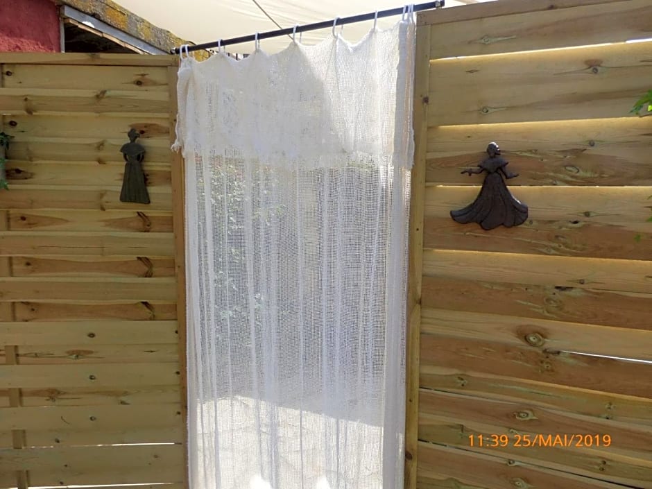 MAS MAURANE-Chambre d'hôte avec SPA privé aux portes d'ARLES