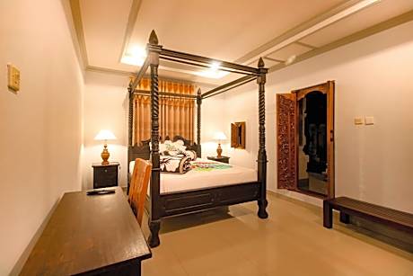 Balinese Suite with Bathtub