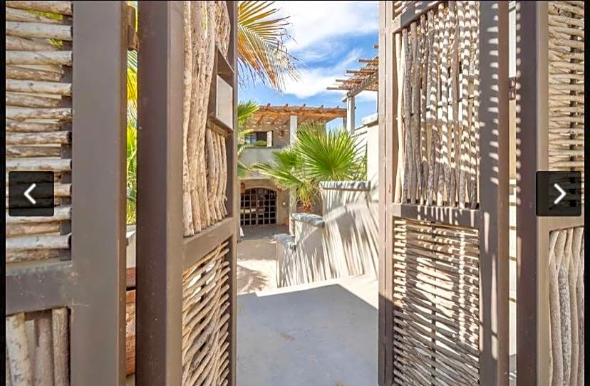 Pure Baja Private Suites-Upscale Property with Infinity Pool and Lush Gardens