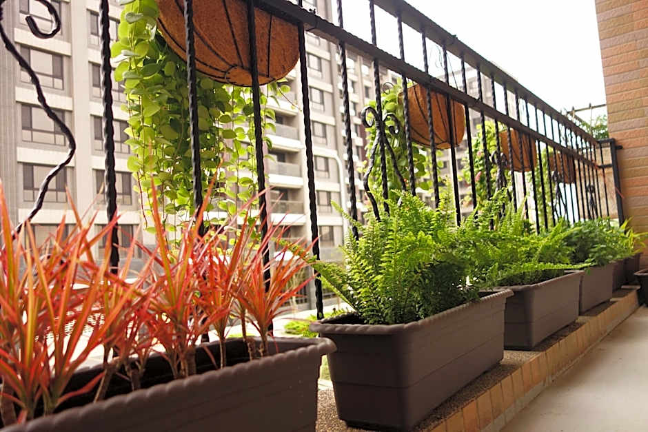 Douzi Hotel Taoyuan Airport Metro THSR A17