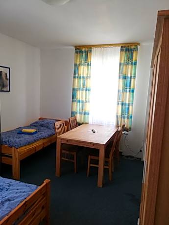 Basic Triple Room with Shared Bathroom