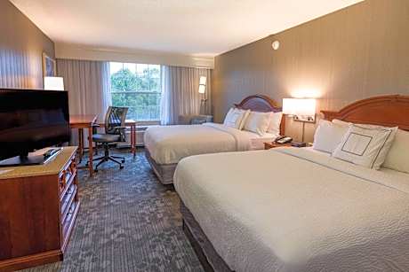 Queen Room with Two Queen Beds - Hearing Accessible