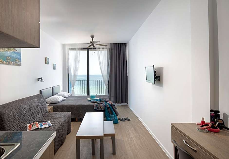 Grand Dodo's Triada Seaview Studios