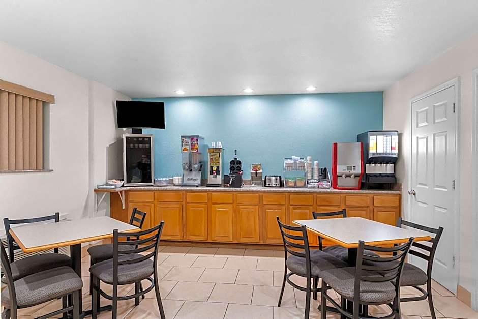 Super 8 by Wyndham Pleasanton