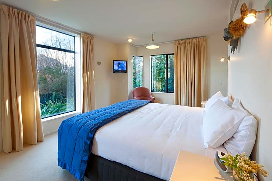 Spinnaker Bay Apartments