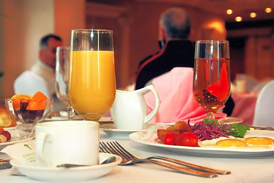 Chinggis Khaan Hotel