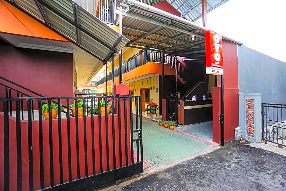 OYO 1720 A2b Residence