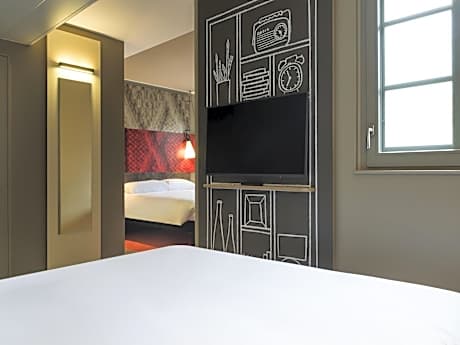 Comfort Room with One Double Bed and Balcony