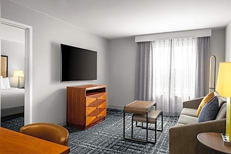 2- Queen Mob/hearing Acs Roll In Shower Suite Vis Firealrm/door/phn Alrt-ktchn-sofabd Free Wifi-dail