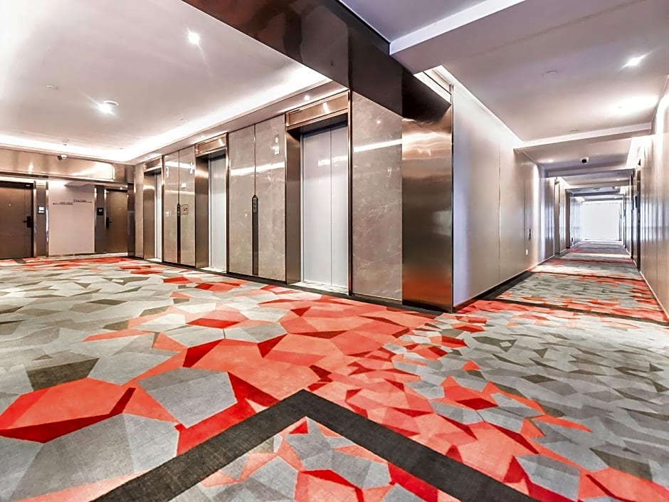 Boman Hotel Maoming High-speed ​​Railway Station South Aiqinghai Shopping Park