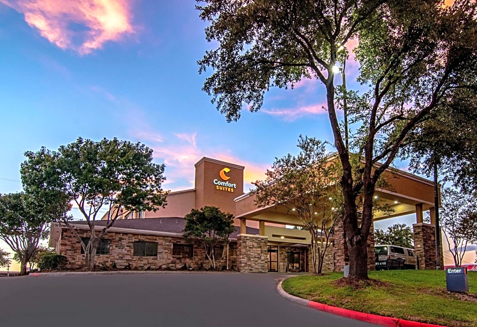 Comfort Suites NW Dallas Near Love Field