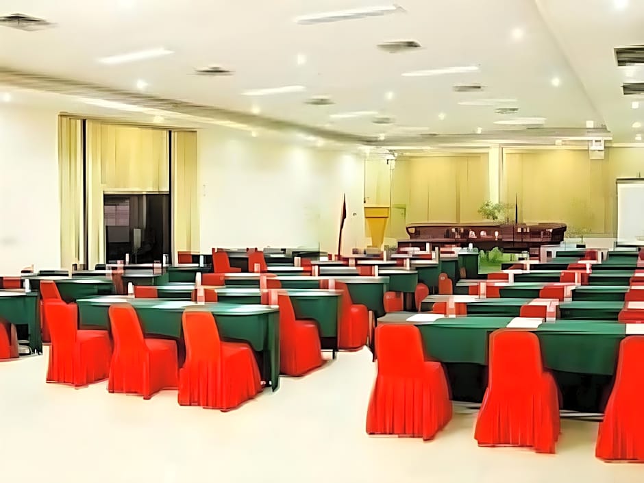 OYO 742 Mona Plaza Hotel