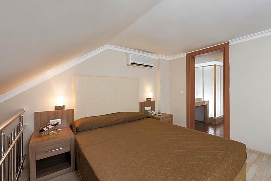 Photo 1 of 5 of Triple Room