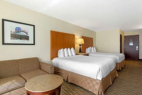 2 Queen Beds, Non-Smoking, High Speed Internet Access, Deluxe Room, Microwave And Refrigerator, Full