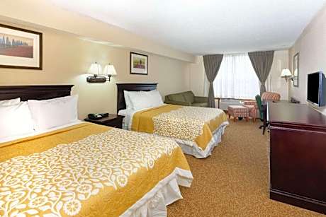 Deluxe Queen Room with Two Queen Beds - Non-Smoking