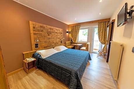 Double or Twin Room with Balcony