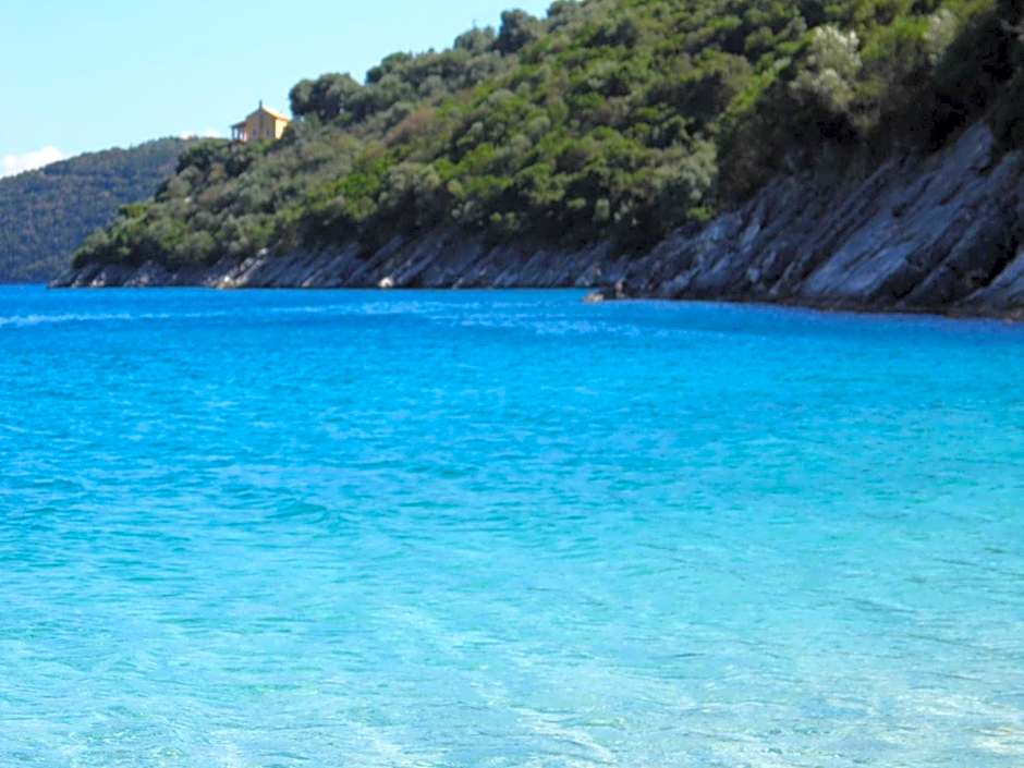Ilianthos Apartments & Rooms