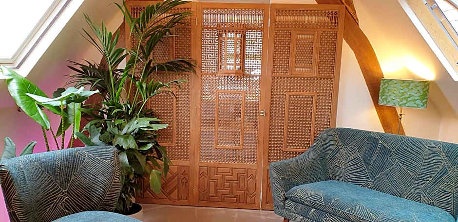 LA MAISON LEONARD