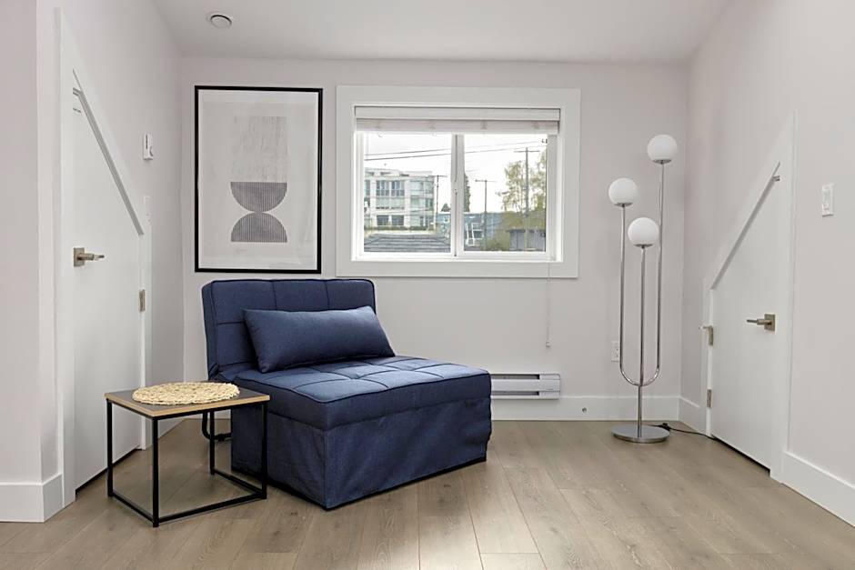 Newly built Laneway Home 1 BD Centrally located