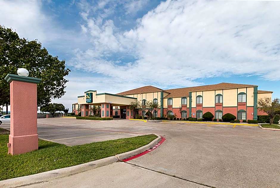 Quality Suites Temple I-35