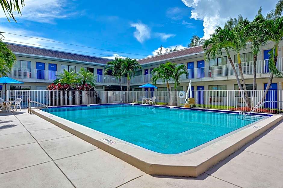 Motel 6 Dania Beach