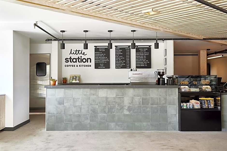 Slackline Moab, Outset Collection by Hilton