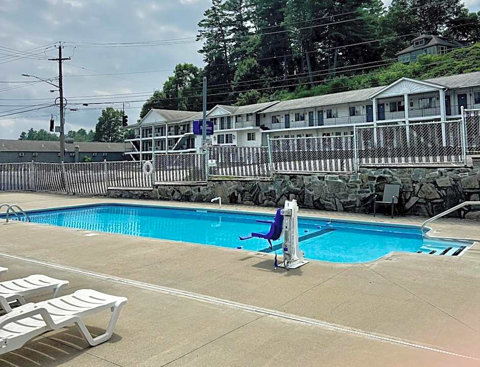 The Lake George Inn