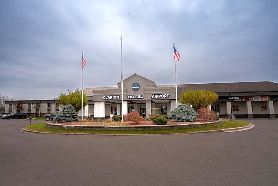 Clarion Hotel Detroit Metro Airport