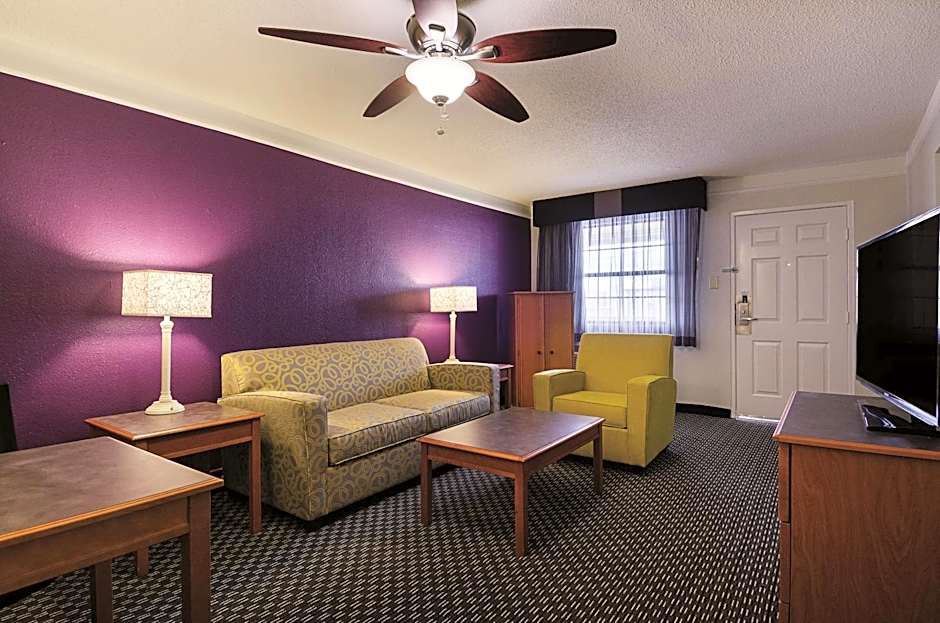 Baymont by Wyndham Greenville Woodruff Rd