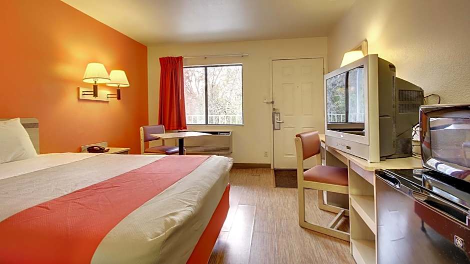 Motel 6-Des Moines, IA - North