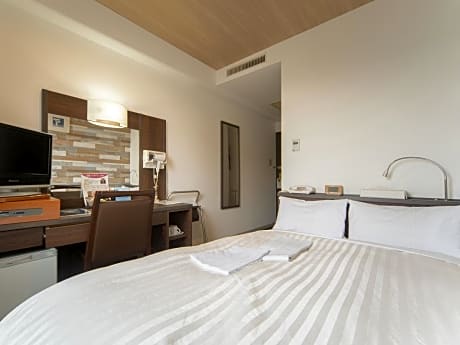 Semi Double Room - Non-Smoking