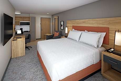 Studio Queen Suite with Hearing Accessible Tub - Non-Smoking