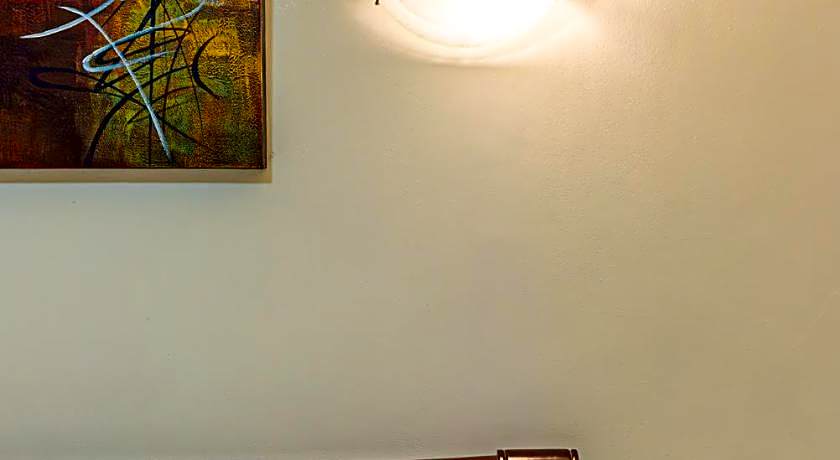 Coucou Bar Hotel and Restaurant