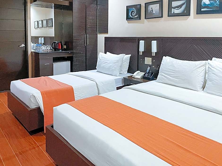 RedDoorz Plus @ Hotel Esse