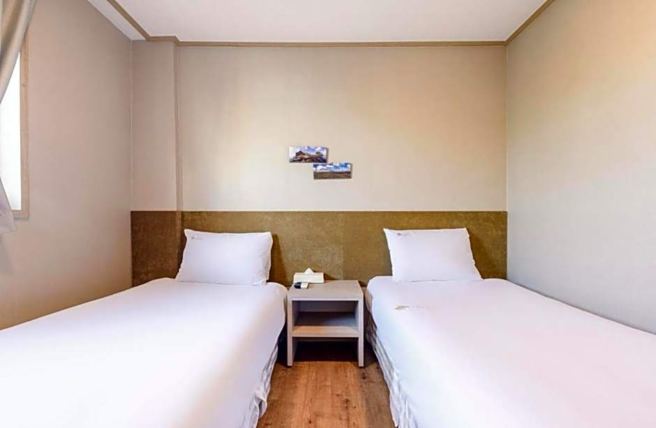 Pine Hill Hotel