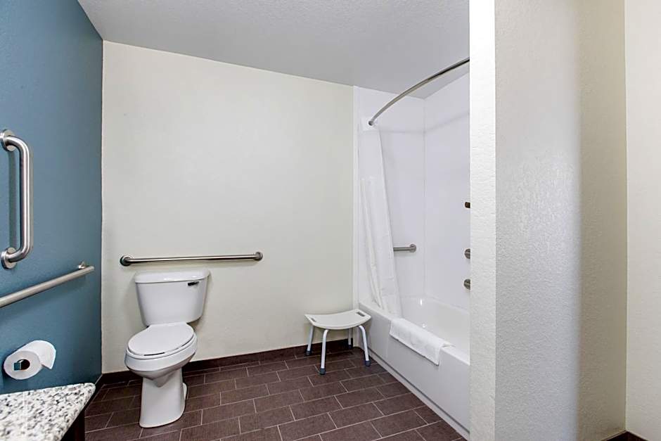 Photo 1 of 5 of 1 King Bed Suite, Accessible