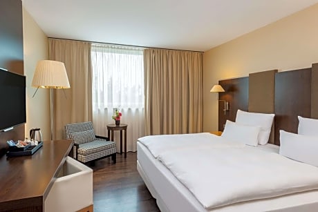 Standard Double or Twin Room - Park, Sleep and Fly 15 