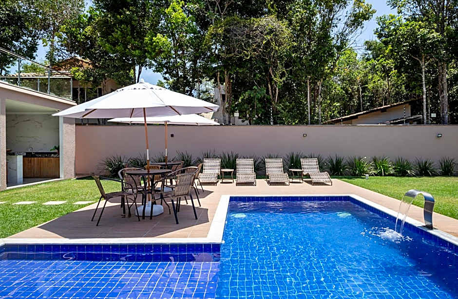 Muito espaço para criançada brincar! Casa com Piscina e Churrasqueira Privativa! Até 14Pax