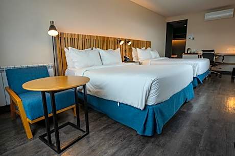 Double Room with Two Double Beds and Lake View