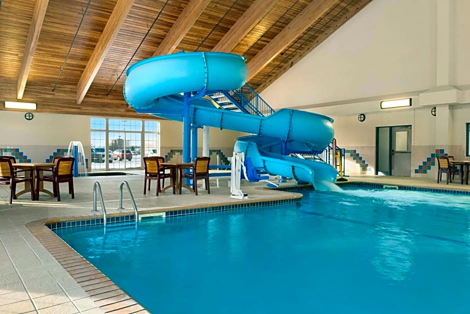 Country Inn & Suites by Radisson, Duluth North, MN