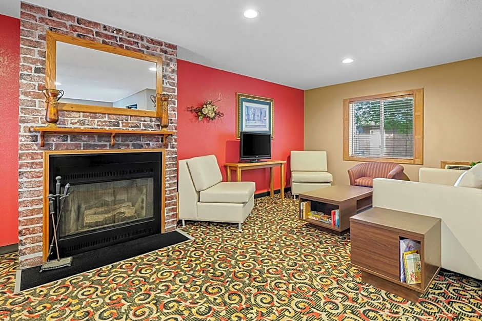 Super 8 by Wyndham Blue Earth