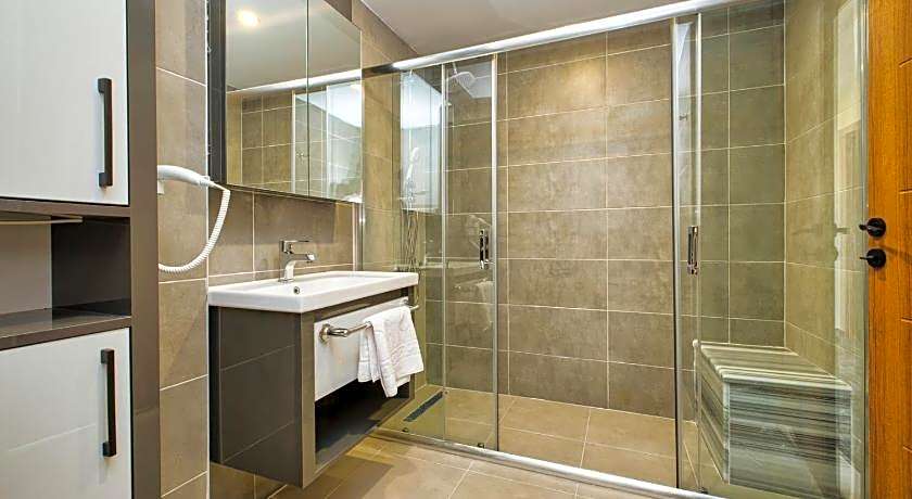 Laristone Suite Spa Hotel