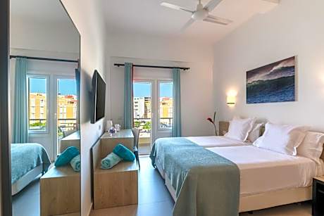 Deluxe Double Room with Balcony and Sea View