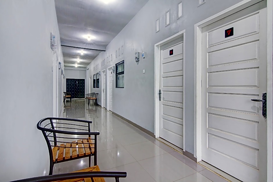 OYO 90704 Nabila Residence Syariah