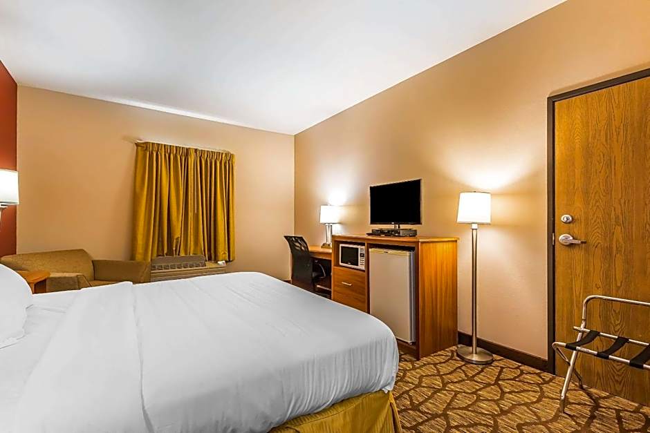 Quality Inn & Suites Chesterfield Village