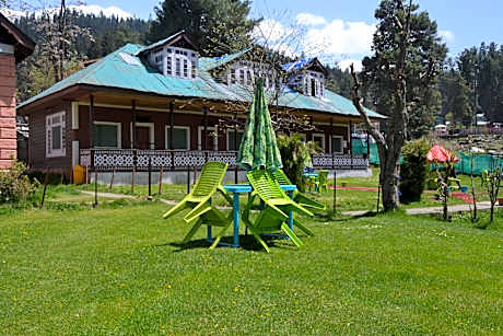 Krishna Cottage with Open Garden Cafe