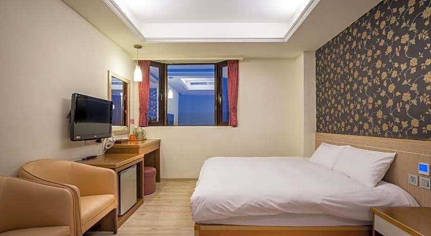 Yadi Hotel