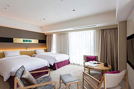 Deluxe Corner Twin Room - Non-Smoking