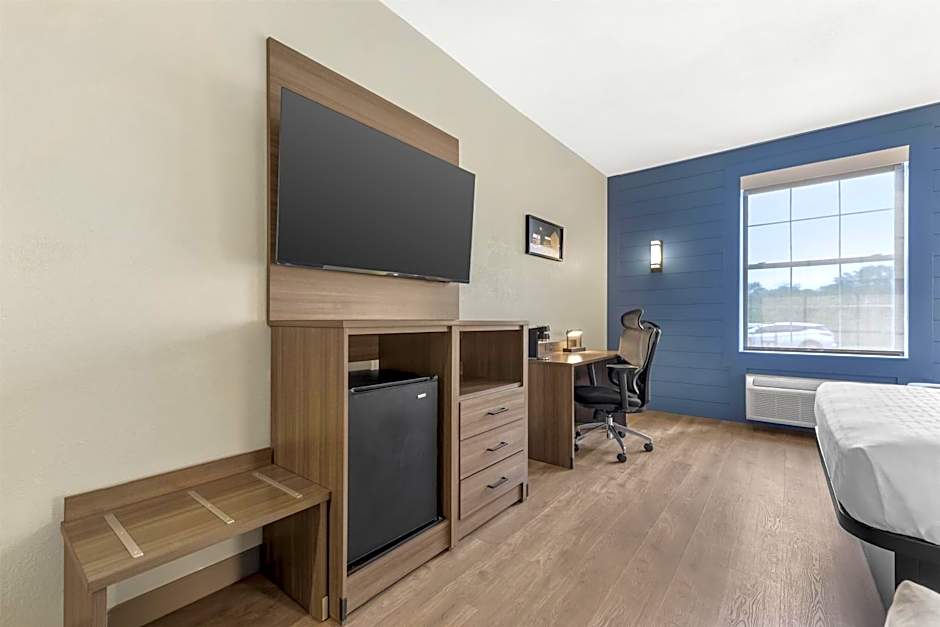 Best Western Plus Revere Inn & Suites