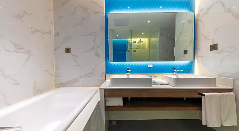 Holiday Inn Express Yichang Riverside By IHG